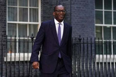 Kwasi Kwarteng considering removing cap on bankers’ bonuses as part of City shake-up