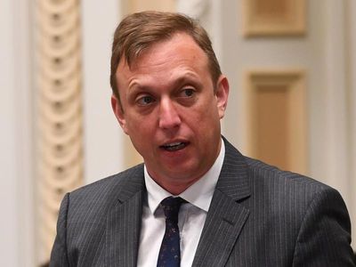 Qld govt commandeers council housing plan