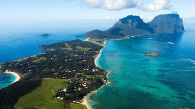 RAAF to fly emergency supplies to Lord Howe Island after rat forces ship into quarantine