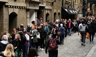 I’m an expert in crowd behaviour – don’t be fooled that everyone queueing in London is mourning the Queen