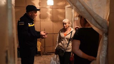 War in Ukraine: Citizens of Kramatorsk face dilemma of whether to leave