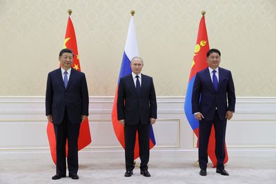 Mongolian President says he supports Russia-China oil and gas piplines through Mongolia