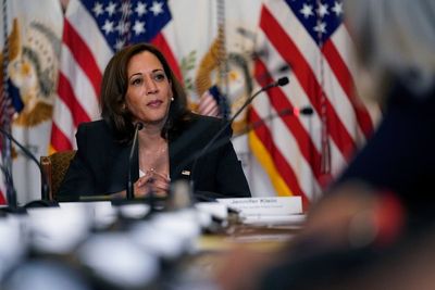 2 busloads of migrants dropped off near VP Harris' residence