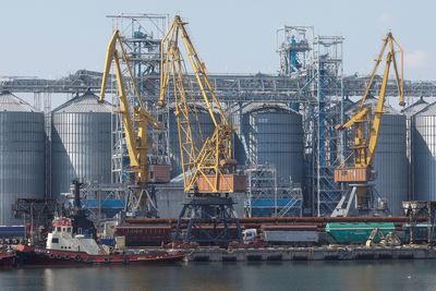 Hundreds of seafarers still stuck in Ukraine despite grains corridor - industry