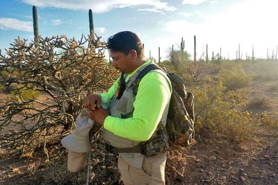 Pastor-led group seeks missing migrants in border desert