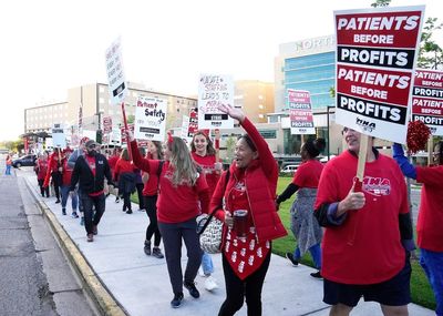 Thousands of striking nurses return to work in Minnesota