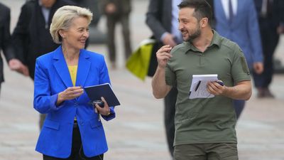 Europe will 'stand by your side' says von der Leyen on visit to Ukraine