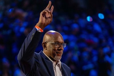 Rockets legend Clyde Drexler honored by Houston Sports Hall of Fame
