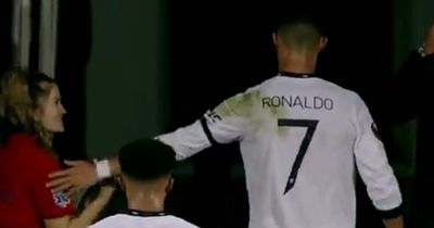 Cristiano Ronaldo ignores fan's plea for photo during Man Utd win