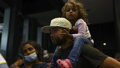 Texas Gov. Abbott sends asylum seekers here to sow chaos, but Illinois is better than that