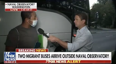 Fox News cuts off interviewing migrants on buses as reporter can’t speak Spanish