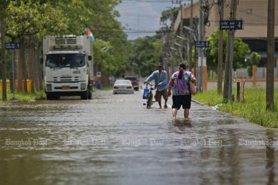 Flood-hit parts of Bangkok to be declared disaster zones