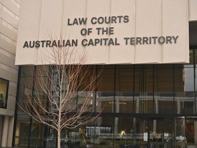 Lawyers argue for Higgins' phone evidence
