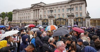 UK Weather forecast: 'Heavy showers' could fall on Queen mourners in 11-hour queues