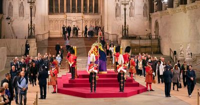 Mourners say long queue 'worth it' to pay respects to Queen