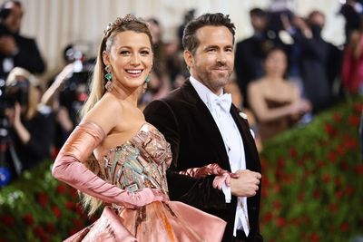 Blake Lively reveals she is pregnant, expecting fourth child with Ryan Reynolds - OLD