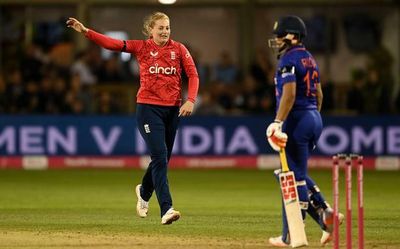 India batters flop as England win by 7 wickets in 3rd T20; concede series