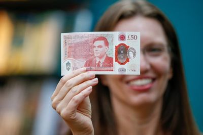 Bank of England warns of looming deadline to exchange old banknotes