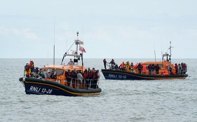 More than 600 migrants arrive in UK after Channel rescue