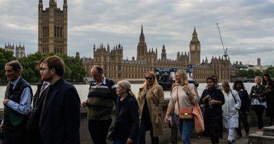Queue to see Queen lying-in-state shut for at least six hours as line is too long