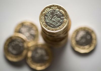 'Long Brexit': Pound falls to historic low as UK exports flounder