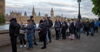 What happens if you need the toilet while in the queue to see the Queen?