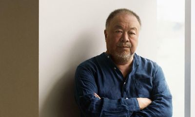 Ai Weiwei says mother, 90, warns him against China return