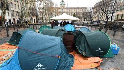 France tables bill to tighten immigration, asylum policies