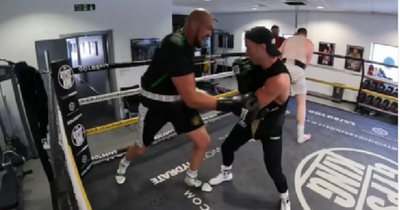 Irish boxer Paddy Donovan spars with Tyson Fury in new training video