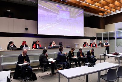 Brussels attacks judge orders removal of defendant "cages"