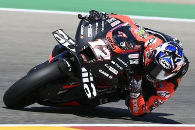 Vinales won’t consider MotoGP title race in last-lap Aragon battle with Espargaro