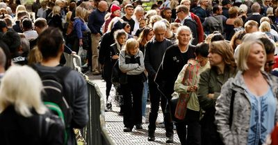 People queueing to see Queen warned of 24 hour wait and cold overnight temperatures