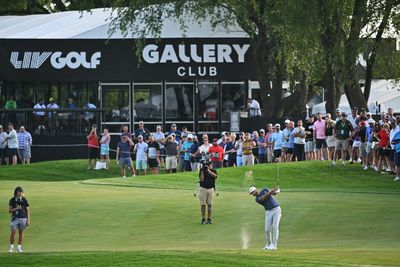 Dustin Johnson continues strong play, opens with 63 at LIV Golf Chicago