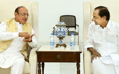 KCR to play role in national politics while continuing as CM