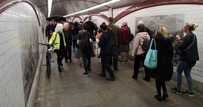 Queue for Queen lying in state more than 24 hours with warnings line 'near total capacity'