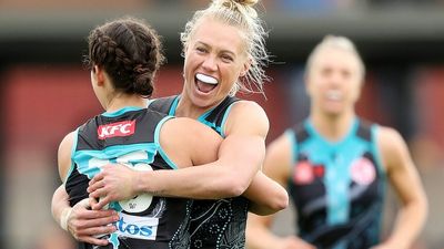 Port Adelaide posts first AFLW win, Western Bulldogs defeat Hawthorn to stay unbeaten