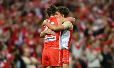 Sydney defy thrilling Collingwood comeback to win through to AFL grand final