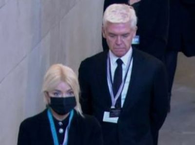 Holly Willoughby and Phillip Schofield criticised for ‘jumping queue’ to pay tribute to Queen
