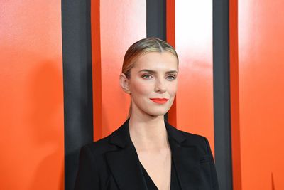 Betty Gilpin vs "implanted patriarchy"