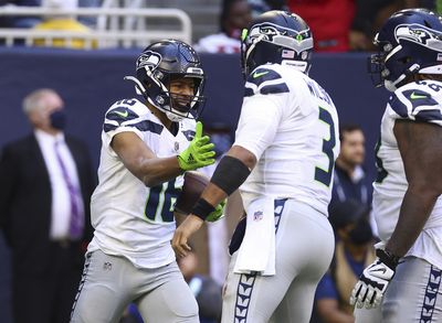 Tyler Lockett knew Russell Wilson’s hand signals in Week 1