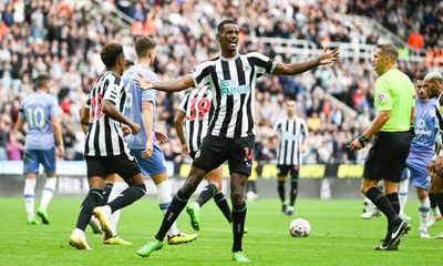 Alexander Isak penalty secures point for Newcastle against Bournemouth