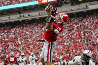 Watch: Georgia TE Brock Bowers scores on Bulldogs opening possession