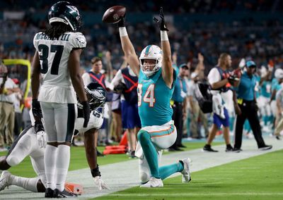 Dolphins downgrade TE Hunter Long to out vs. Ravens