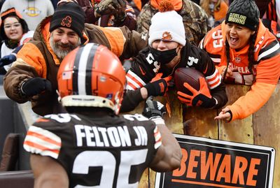 Cleveland Browns fans are already tailgating ahead of New York Jets game