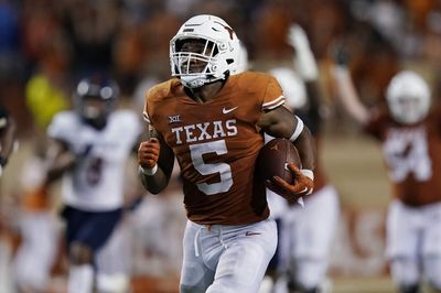 WATCH: Texas RB Bijan Robinson races 77 yards to the house