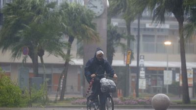Thousands evacuated as typhoon pounds Japan