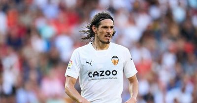 Valencia experience similar problem to Manchester United with Edinson Cavani after debut