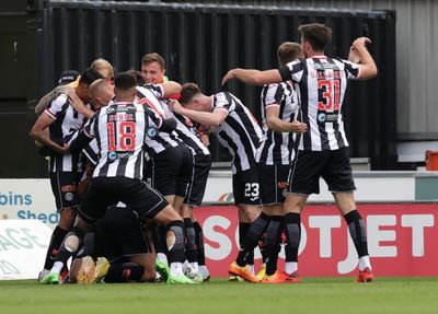 St Mirren stun champions Celtic with shock victory over league leaders