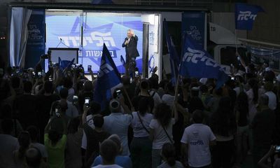 Benjamin Netanyahu gets campaign show on the road in ‘Bibibus’