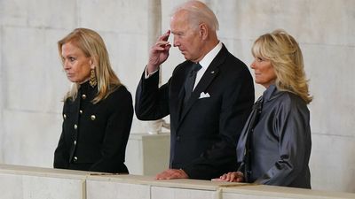 Biden, world leaders pay respects to queen on eve of state funeral